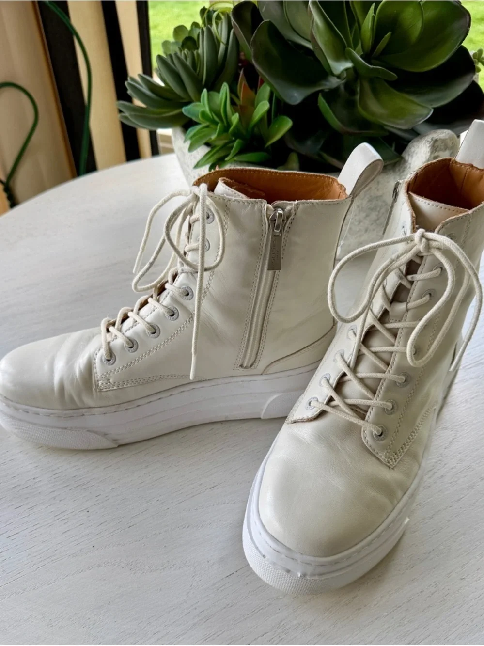 J/SLIDES, ANDRE, HI-TOP, LACE-UP SNEAKERS IN OFF-WHITE. SIZE 8 1/2